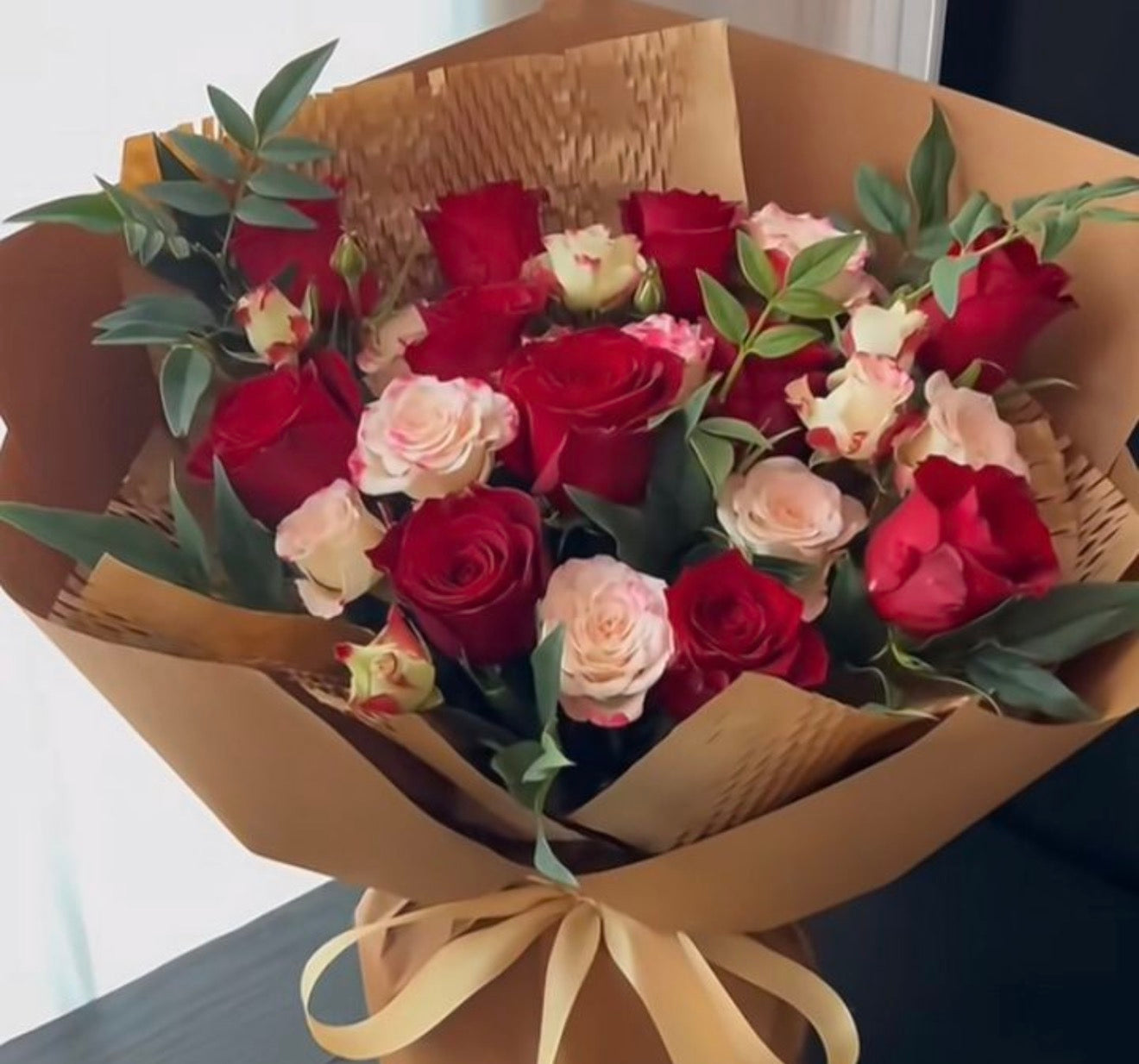 Plateau Red Rose & Roselle Rose