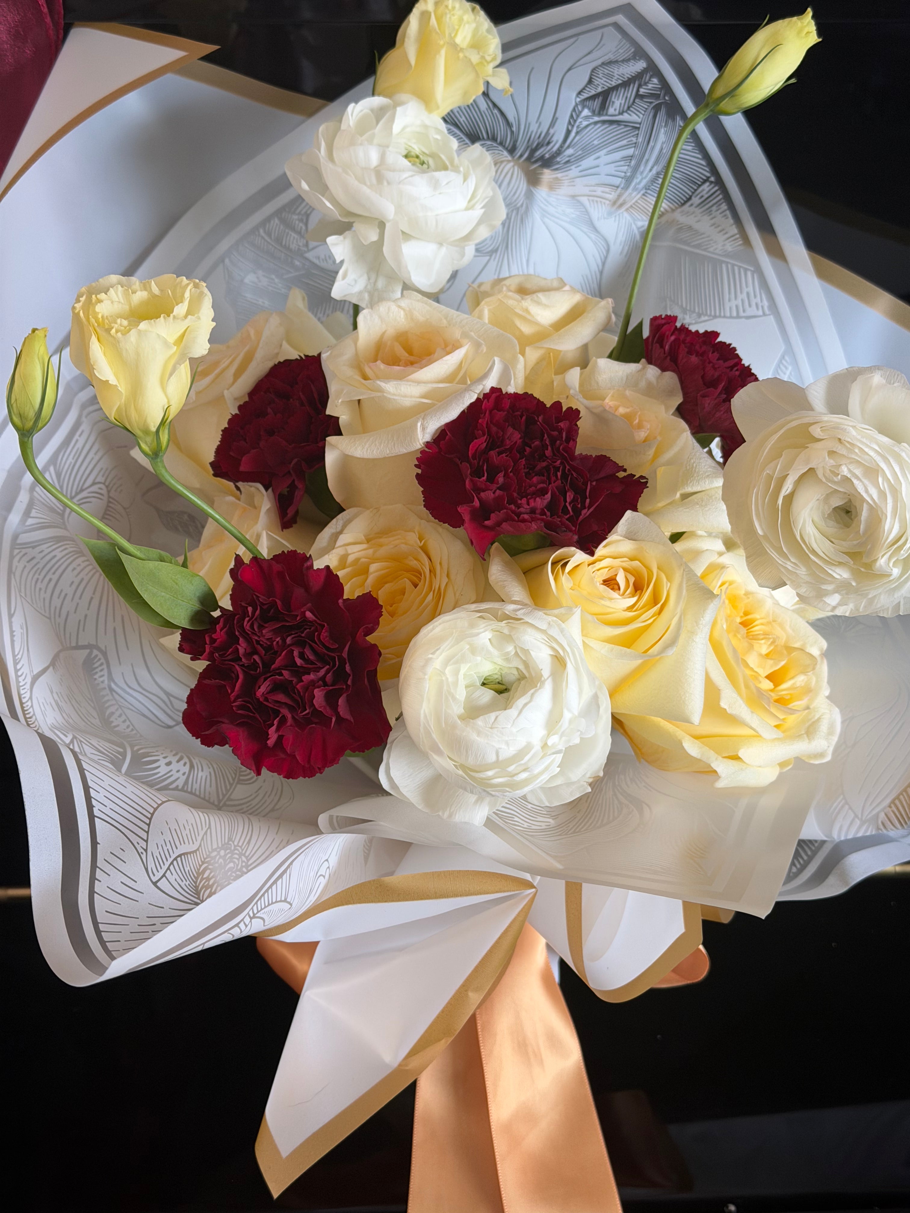 Candlelight, Paeonia & Carnation