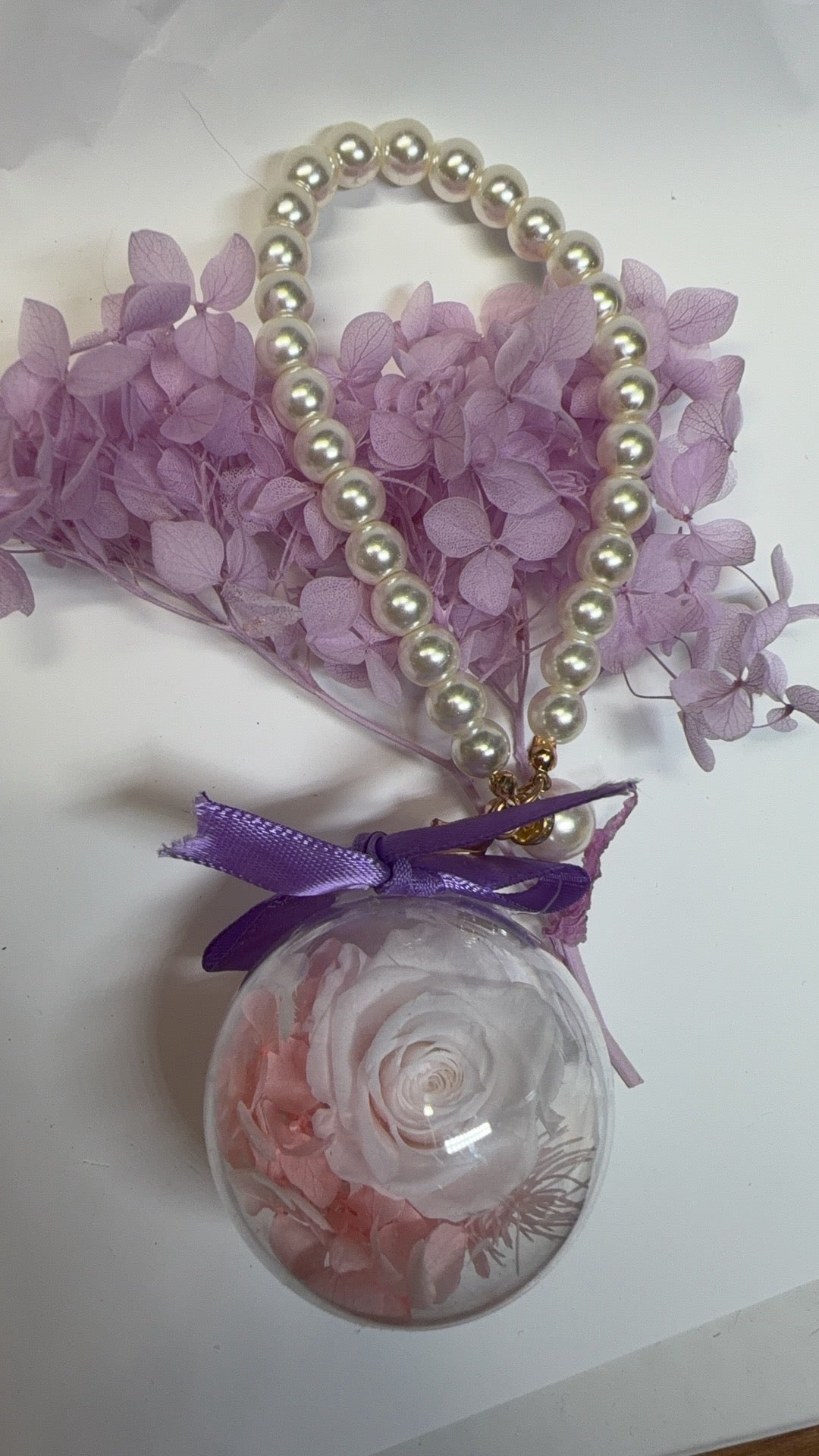 White preserved flower keychain